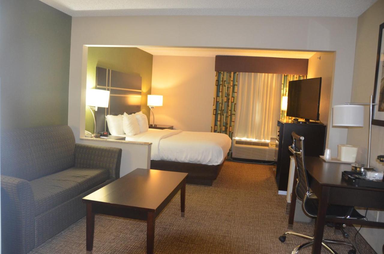 King Suite - Non-Smoking at Comfort Inn & Suites Maumee - Toledo (I80-90)