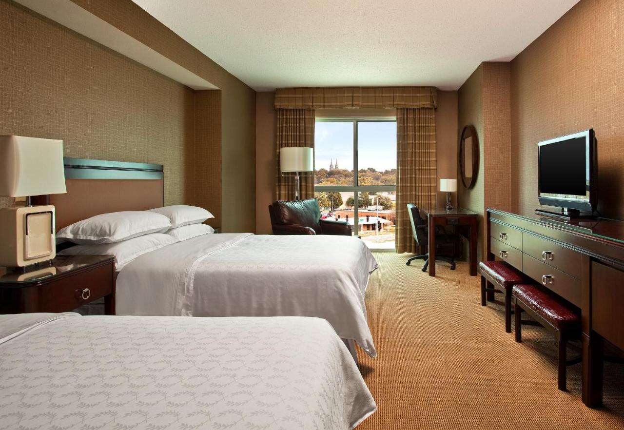 Club level, Guest room, 2 Double at Sheraton Sioux Falls Hotel & Convention Center