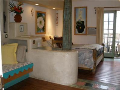  | Les Artistes Inn