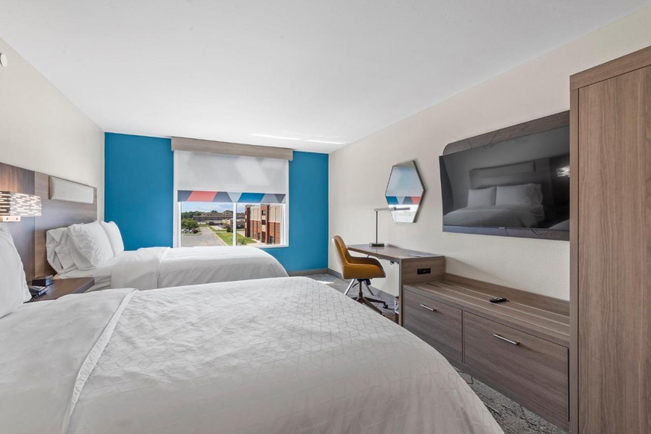 Queen Room with Two Queen Beds at Holiday Inn Express Tulsa South Bixby by IHG
