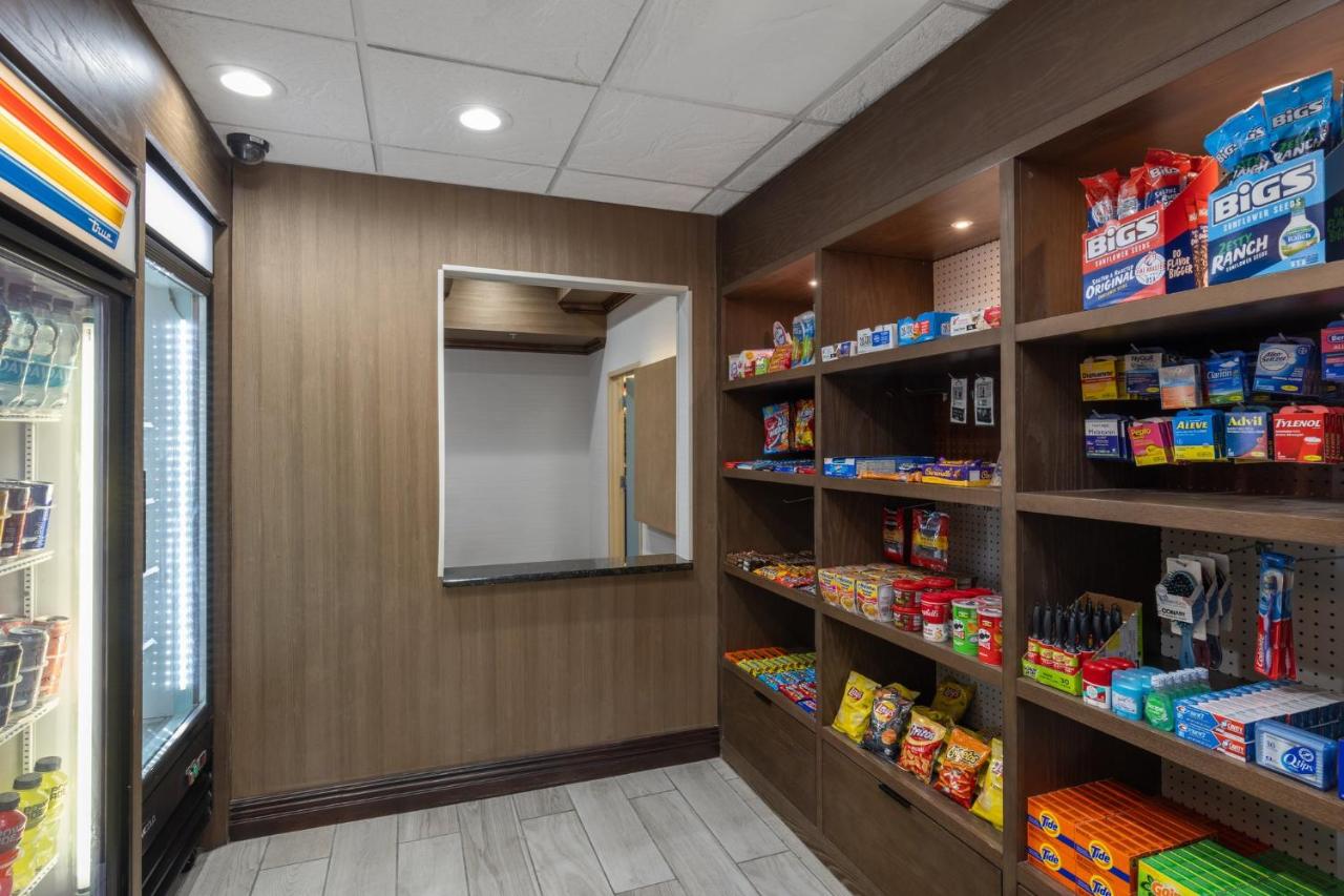 | Staybridge Suites Bentonville-Rogers, an IHG Hotel