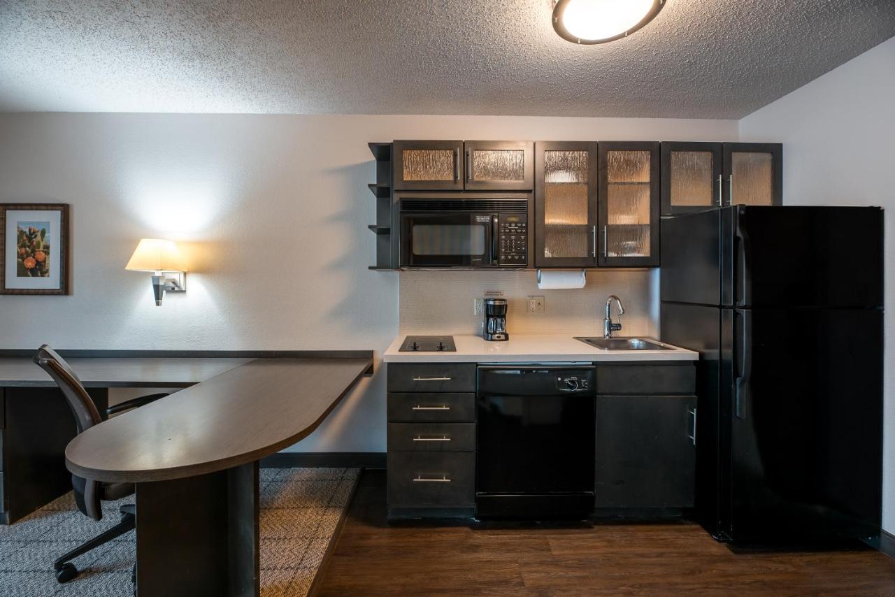 Studio Queen Suite with Bathtub - Mobility Accessible at Sonesta Simply Suites Dallas Richardson