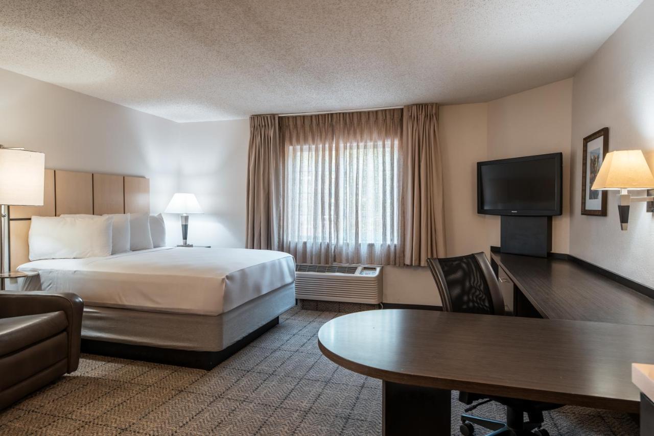 Studio Queen Suite with Bathtub - Mobility Accessible at Sonesta Simply Suites Dallas Richardson