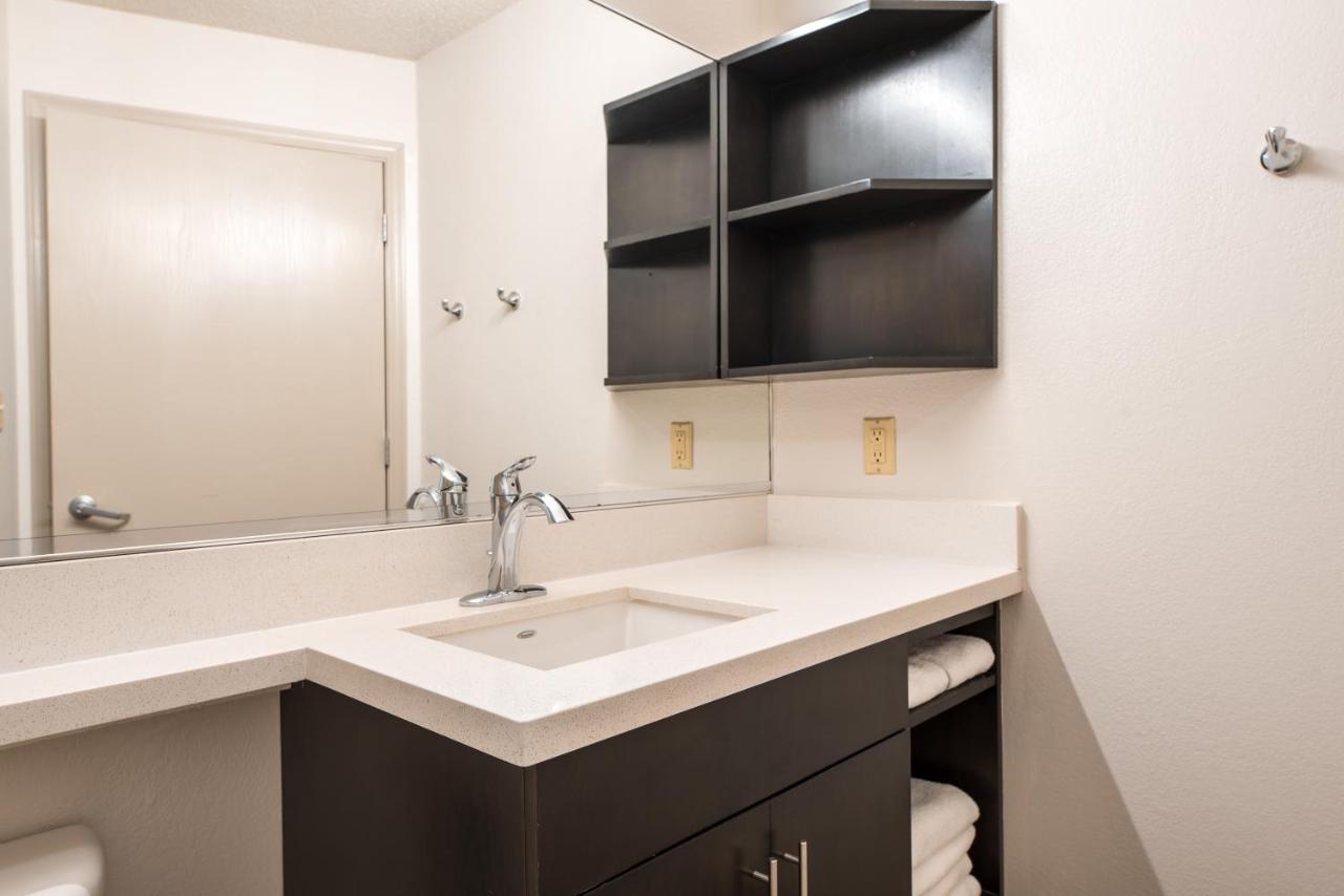 Studio Queen Suite at Sonesta Simply Suites Dallas Richardson
