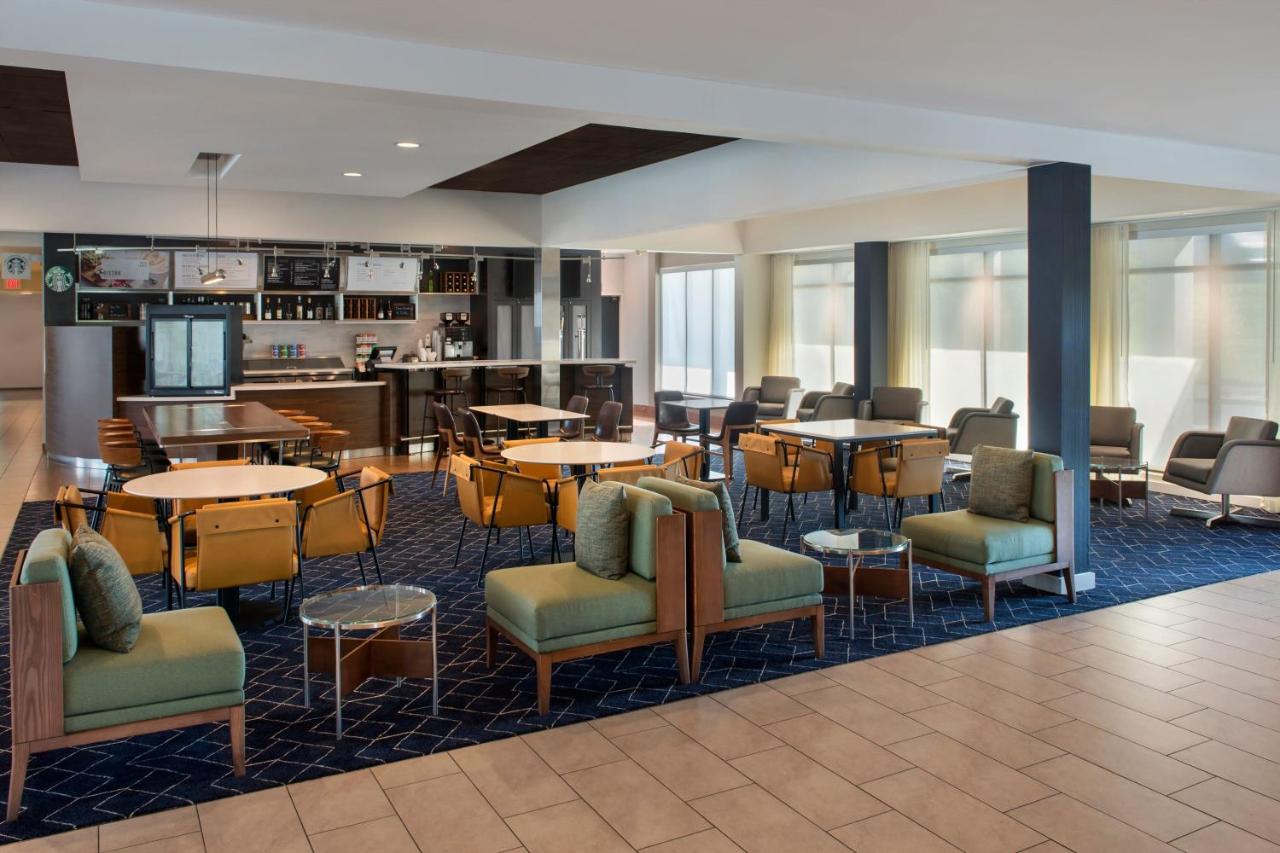 | Courtyard by Marriott New Haven Wallingford