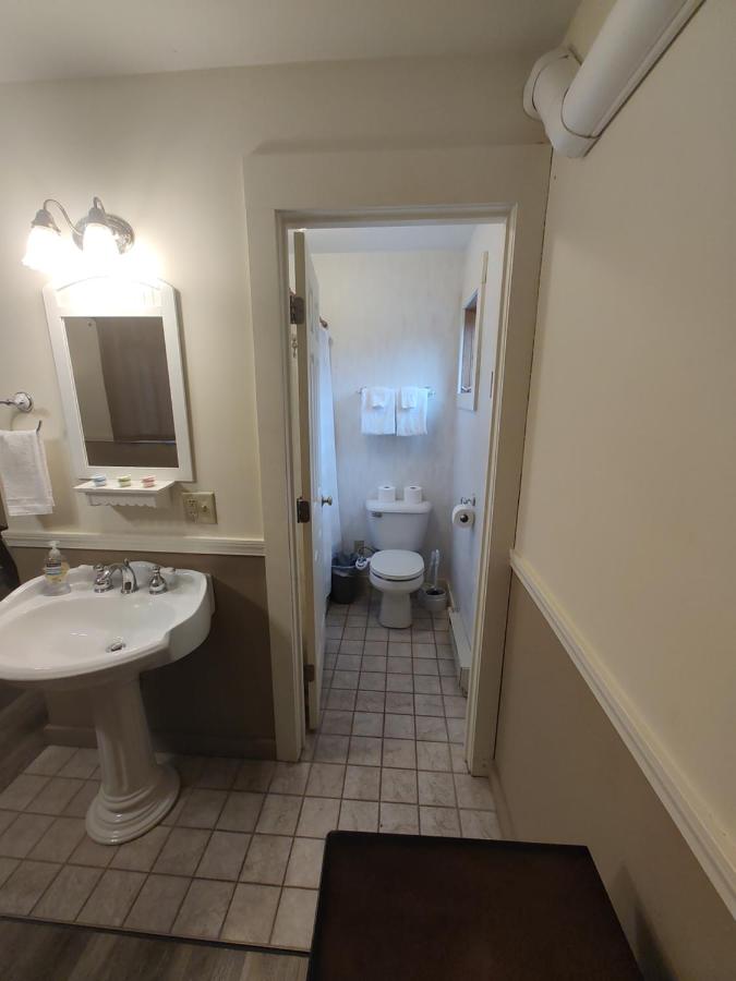  | Doveberry Inn