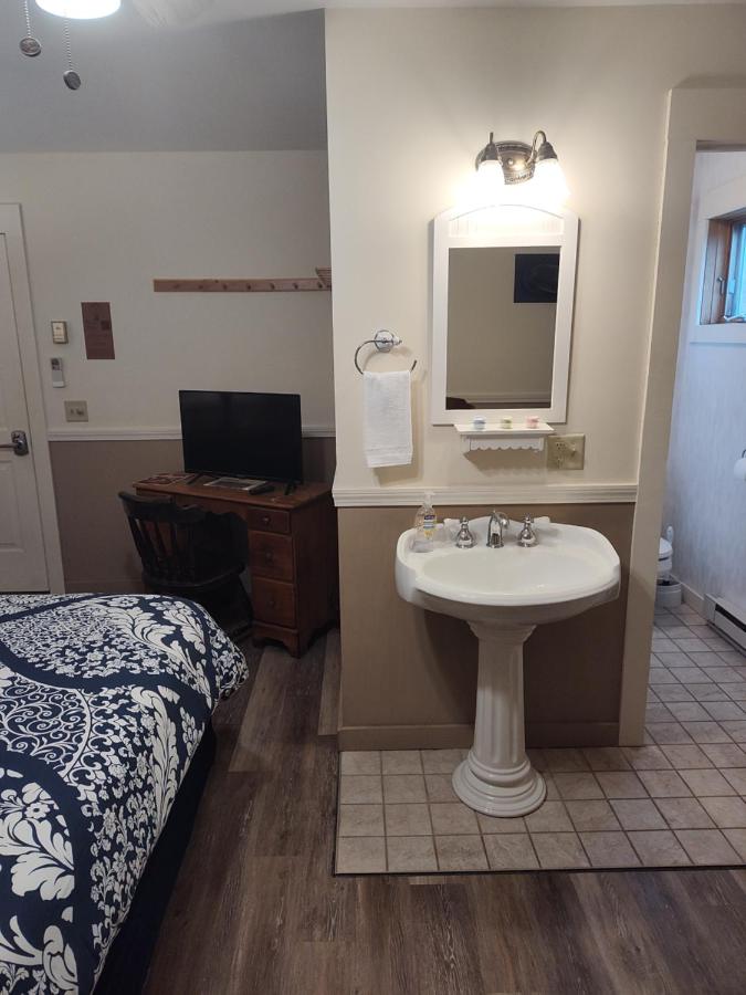  | Doveberry Inn