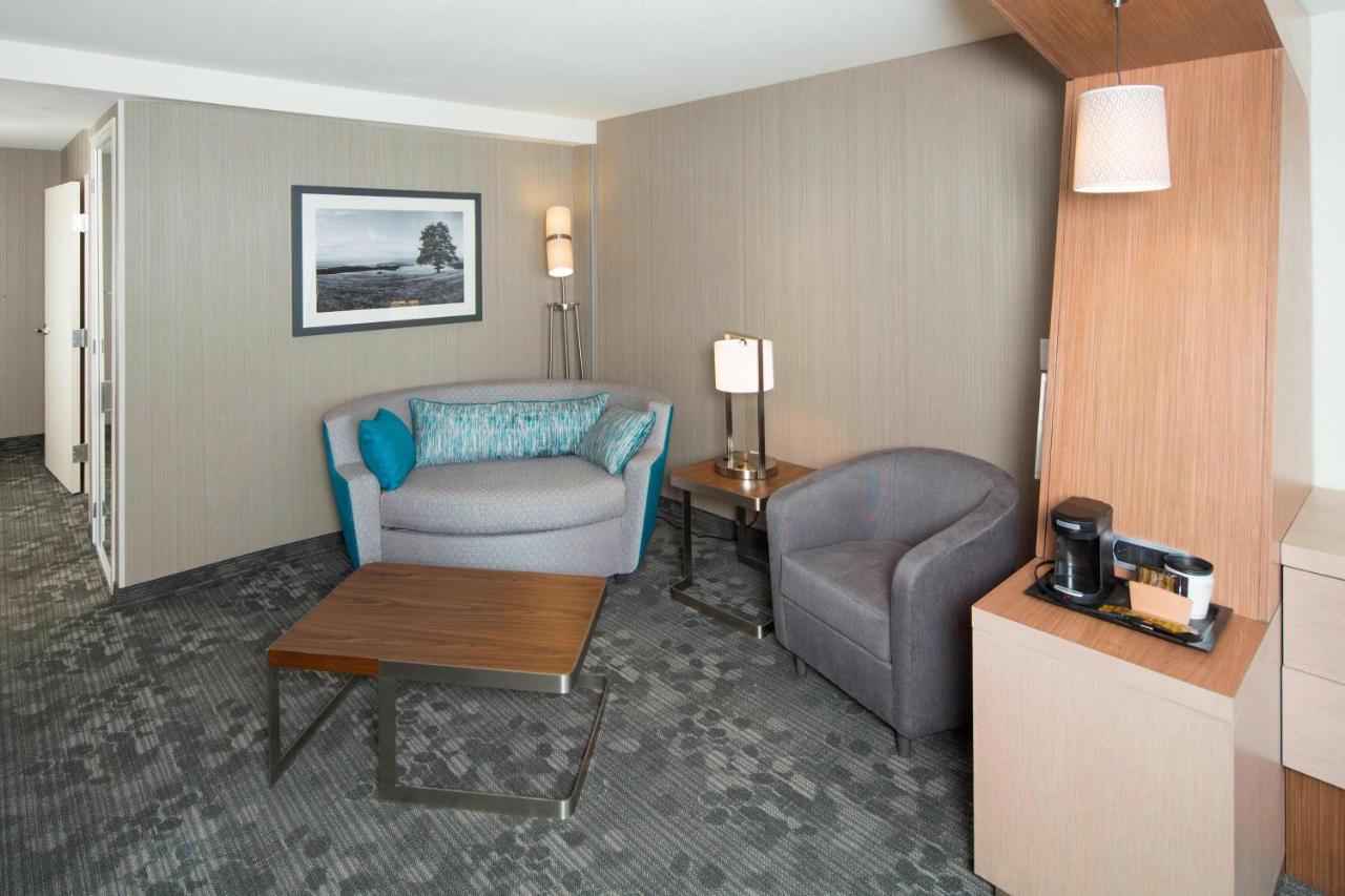 | Courtyard by Marriott Dallas Midlothian at Midlothian Conference Center