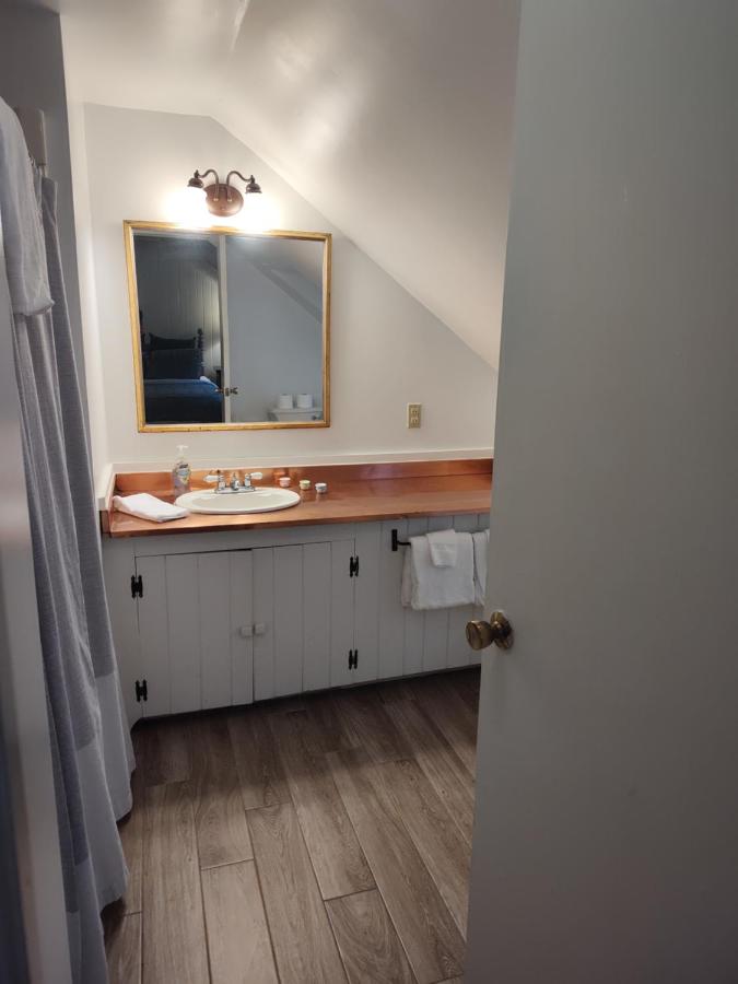  | Doveberry Inn
