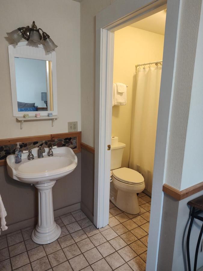  | Doveberry Inn