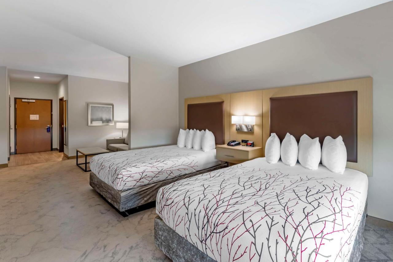 Queen Suite with Two Queen Beds and Sofa Bed at Best Western Plus Chickasha Inn