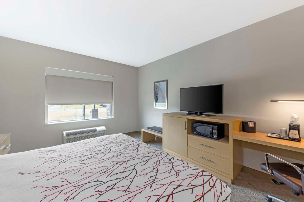 King Room at Best Western Plus Chickasha Inn
