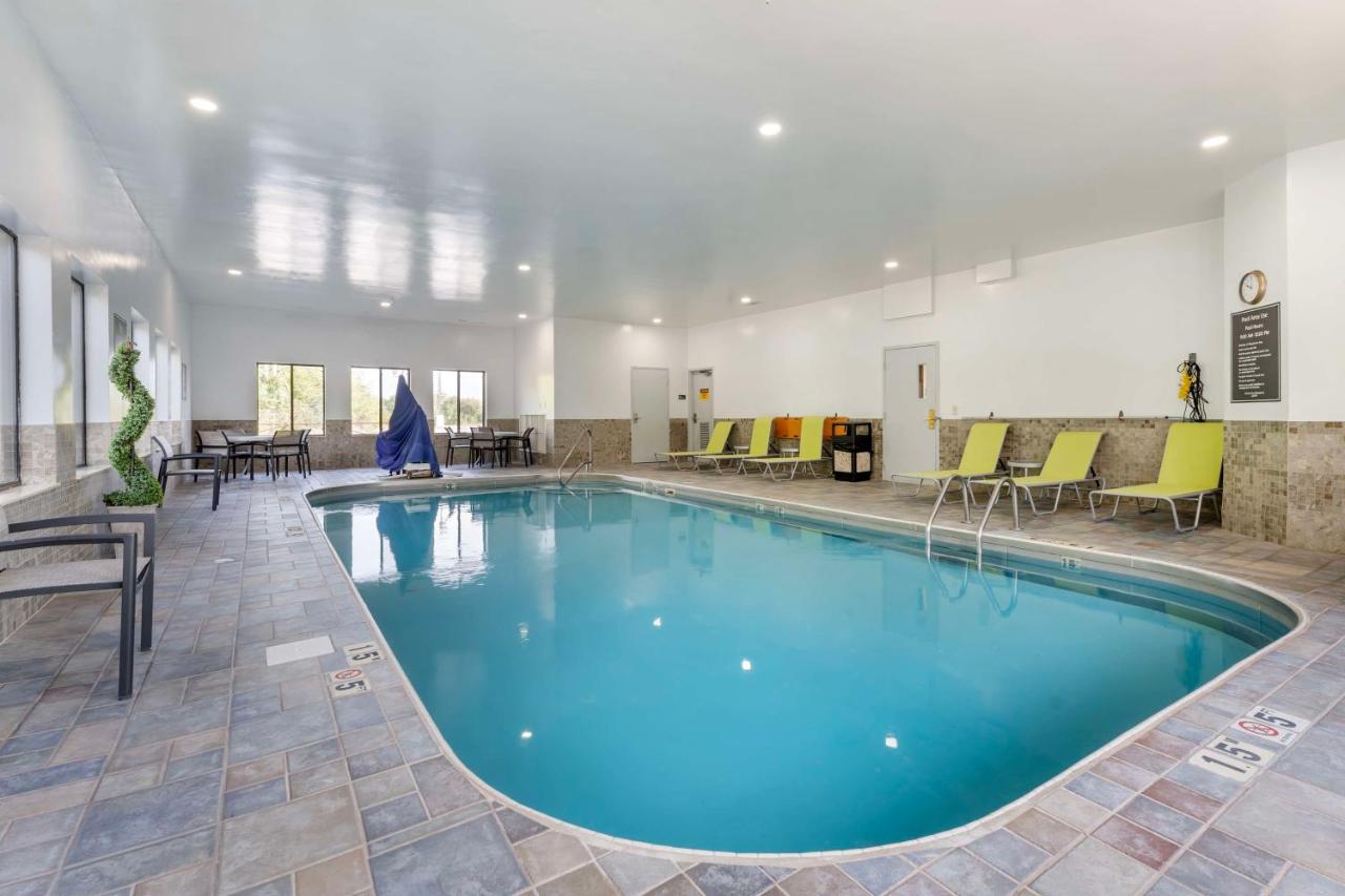 | Best Western St. Clairsville Inn & Suites
