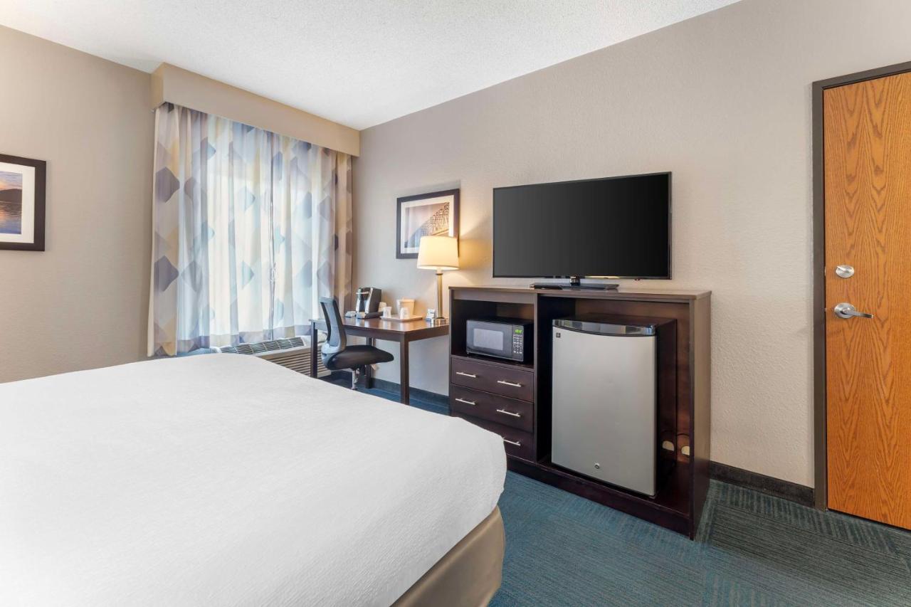 | Best Western St. Clairsville Inn & Suites