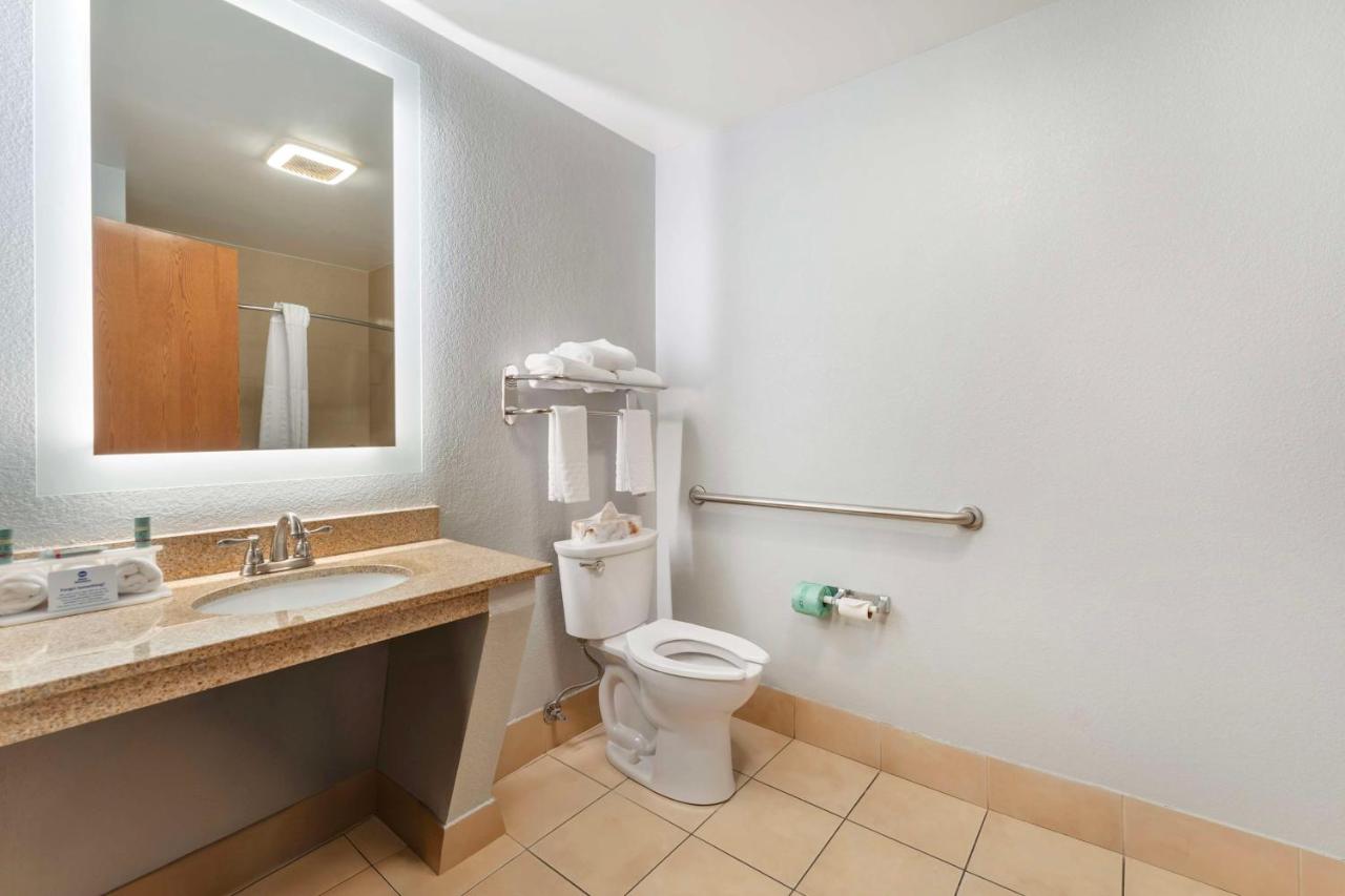 | Best Western St. Clairsville Inn & Suites