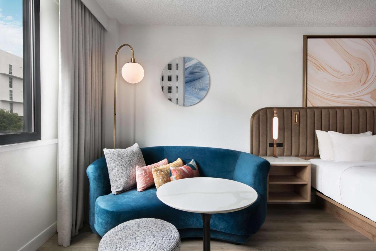 Deluxe King Room at Sonesta Miami Airport