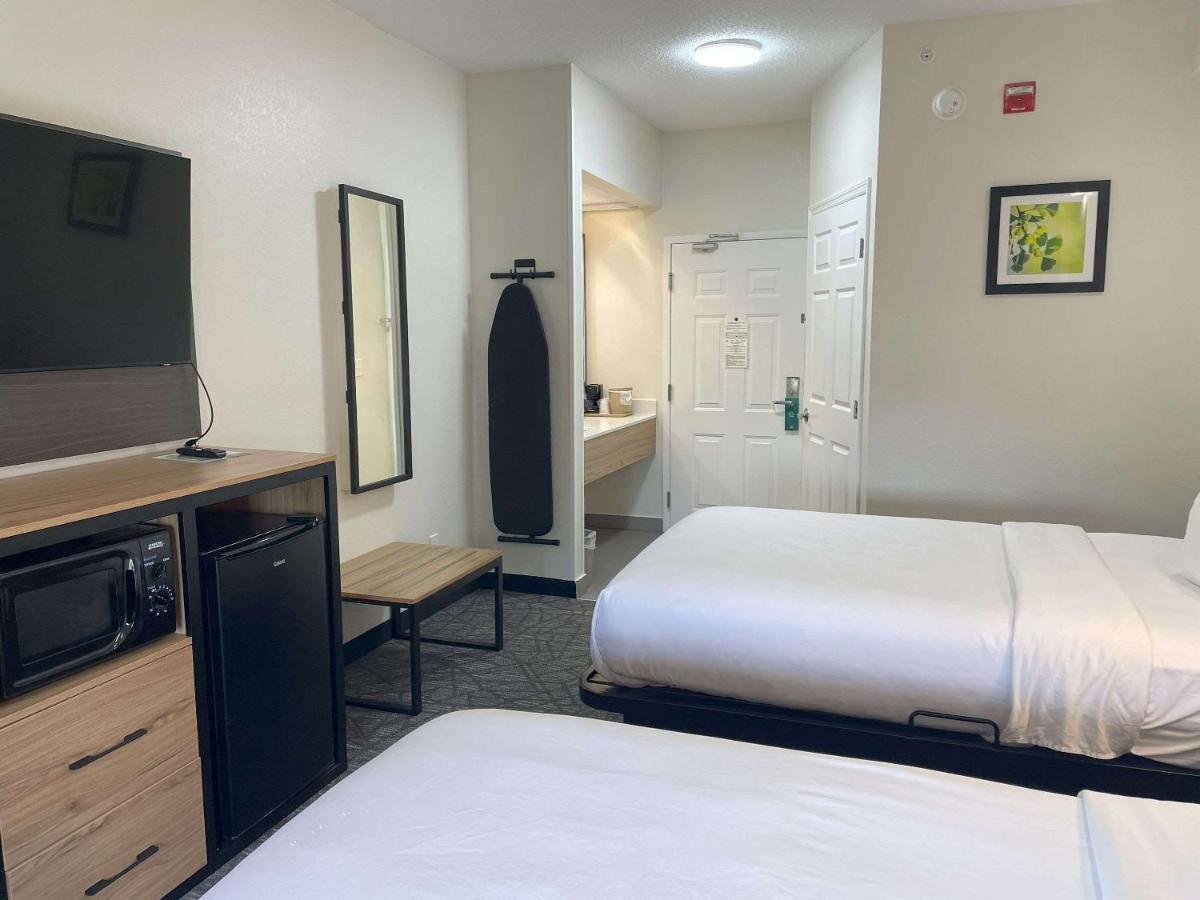 Double Room with Two Double Beds - Non-Smoking at Quality Inn Richmond