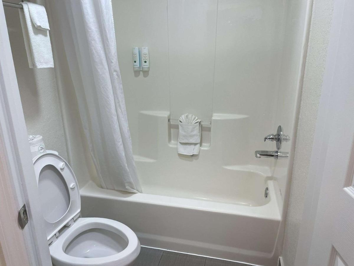 King Room - Non-Smoking at Quality Inn Richmond