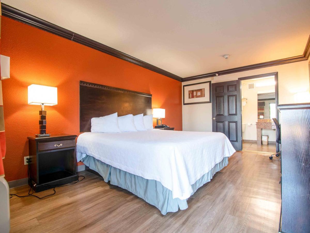 King Studio - Non-Smoking at Days Inn by Wyndham Oklahoma City/Moore
