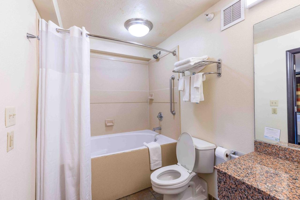 King Studio - Non-Smoking at Days Inn by Wyndham Oklahoma City/Moore