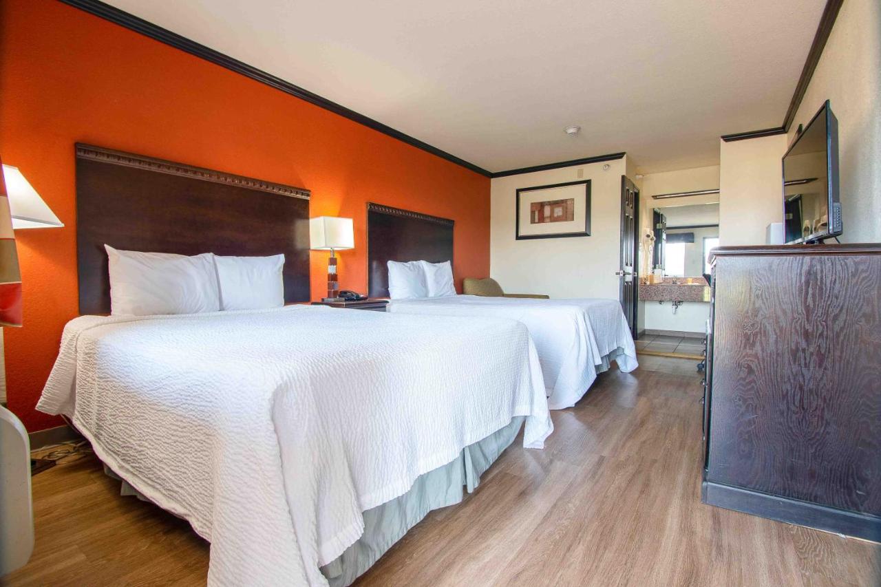 Queen Room with Two Queen Beds - Smoking at Days Inn by Wyndham Oklahoma City/Moore