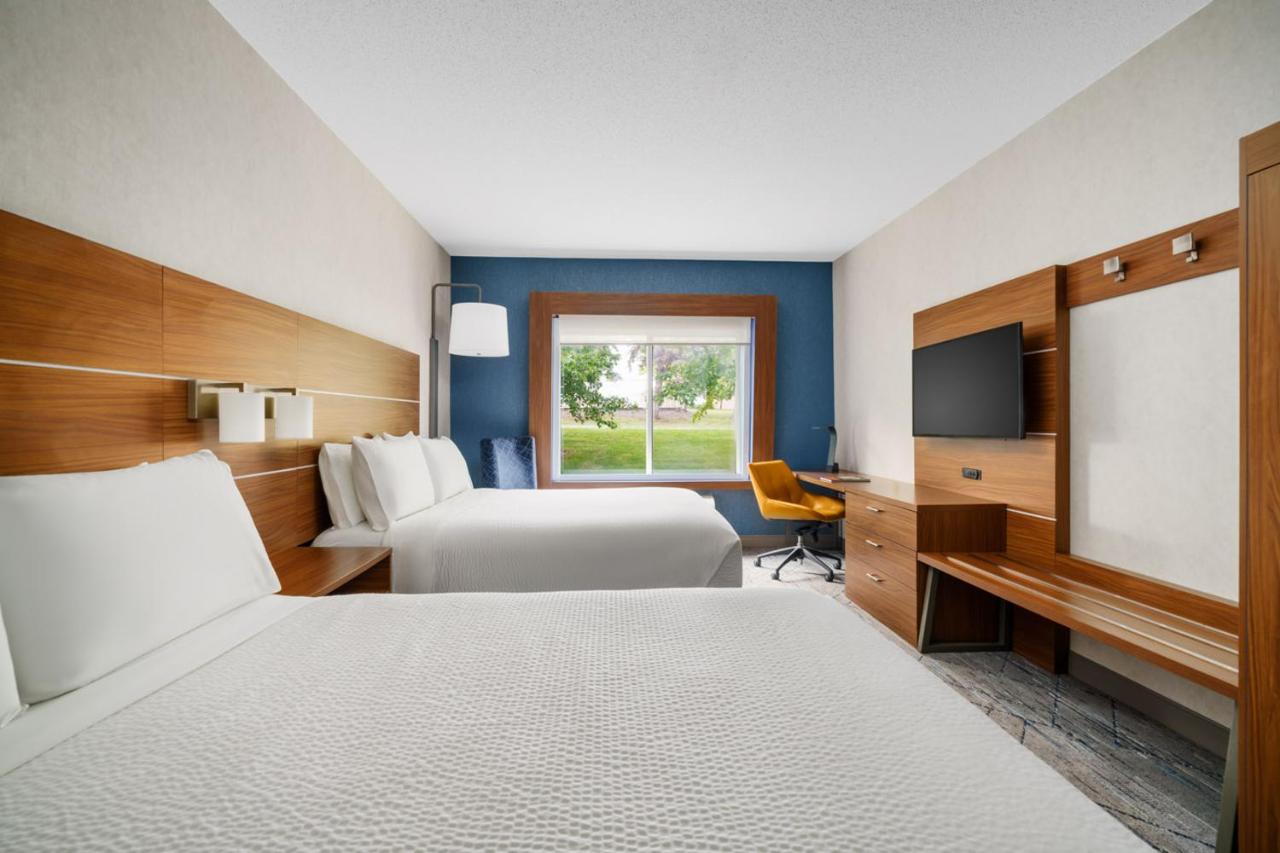| Holiday Inn Express Irondequoit, an IHG Hotel