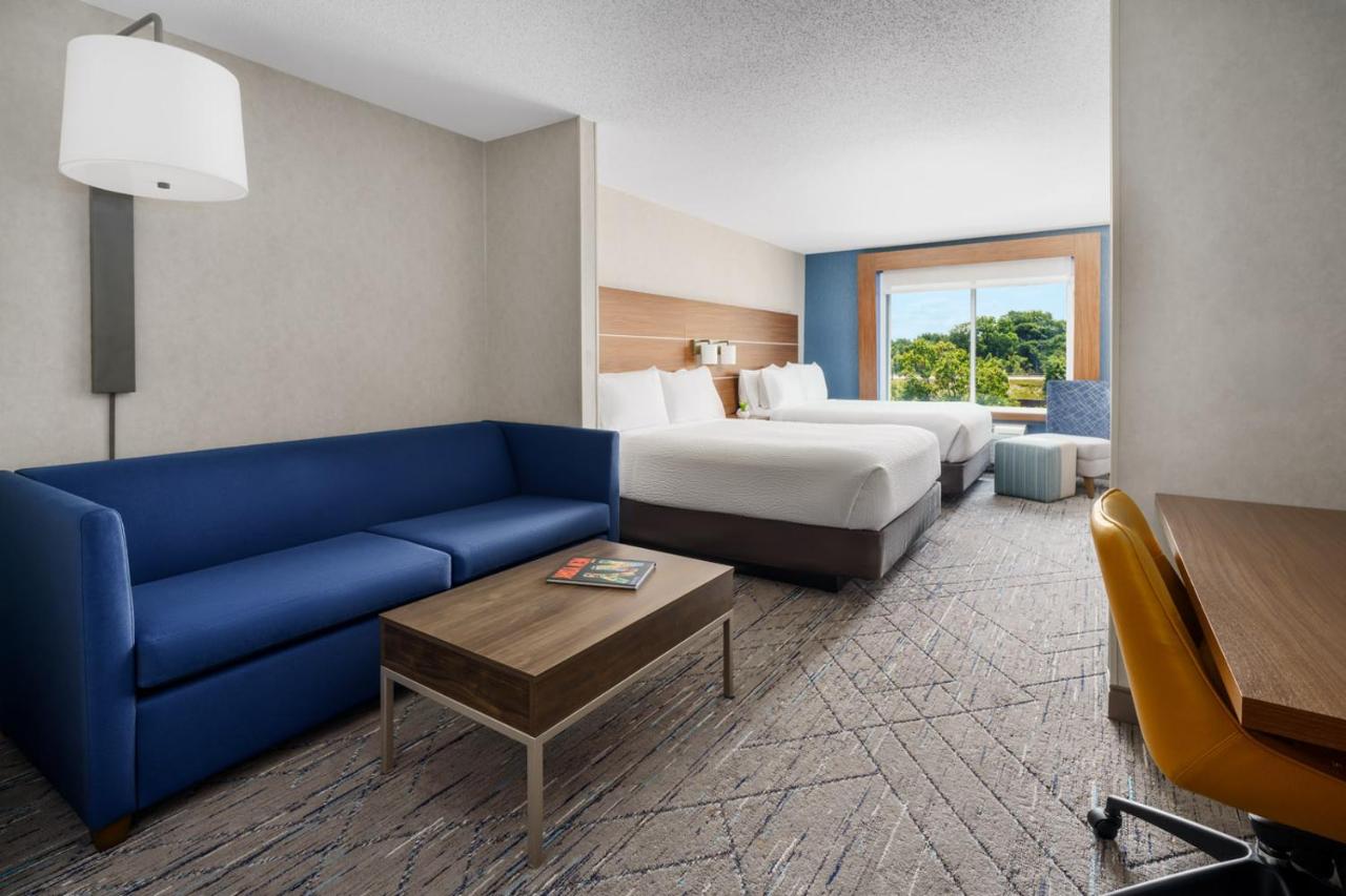 | Holiday Inn Express Irondequoit, an IHG Hotel
