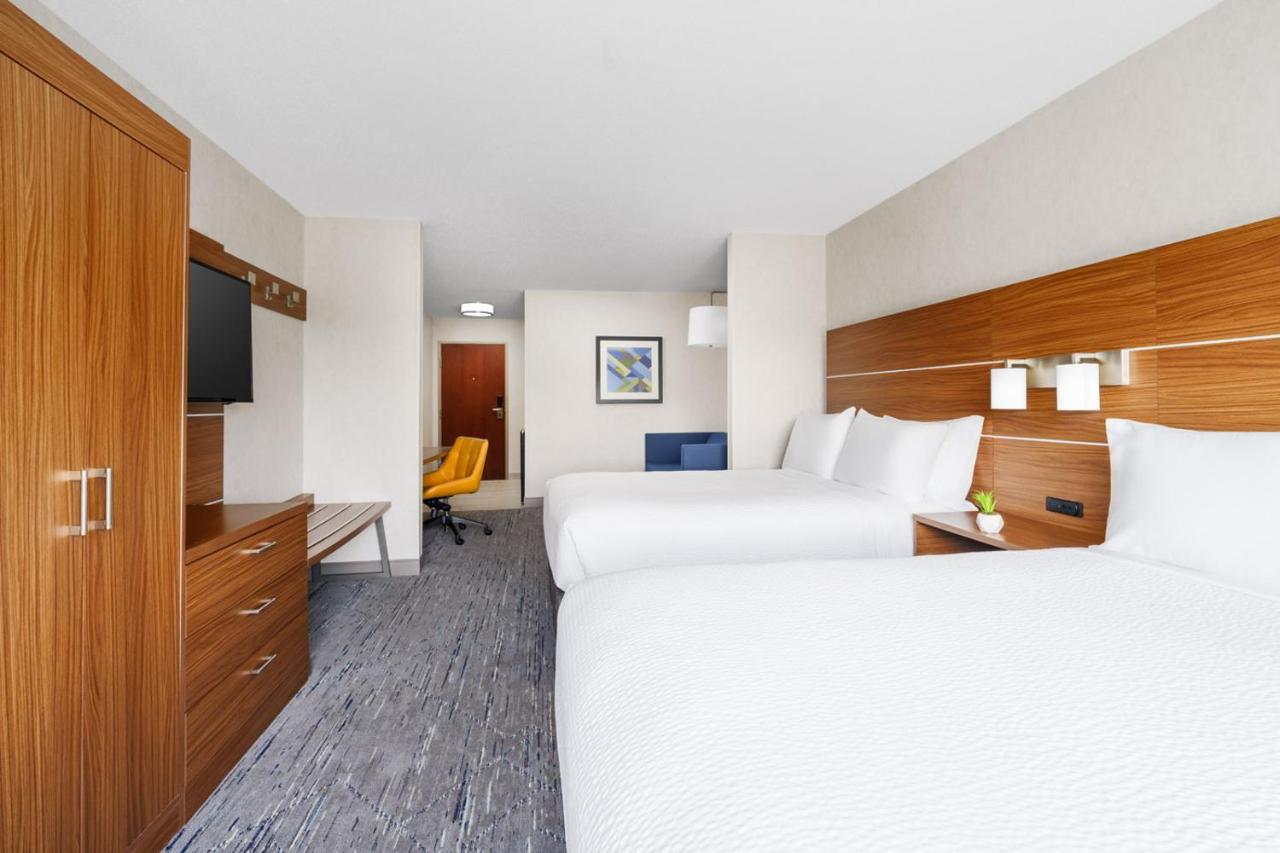 | Holiday Inn Express Irondequoit, an IHG Hotel