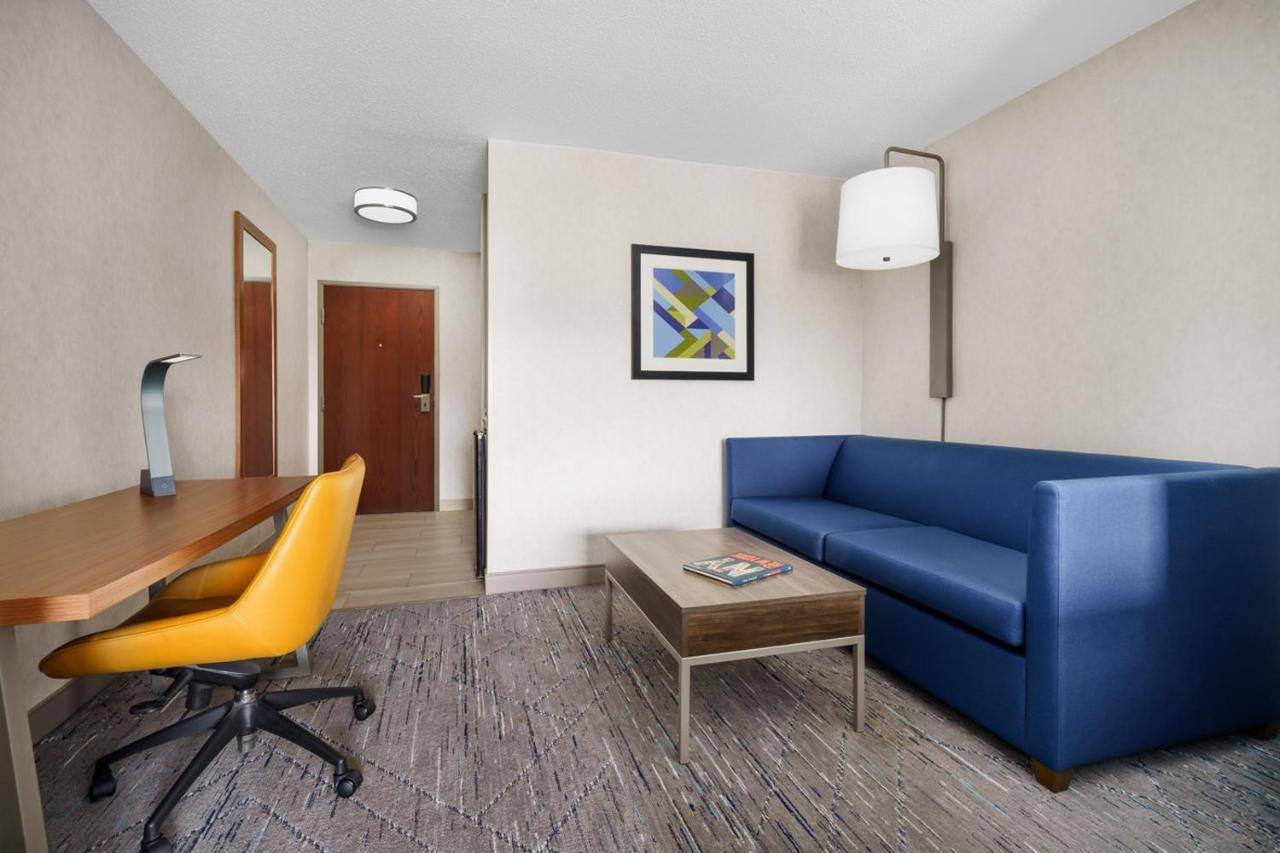 | Holiday Inn Express Irondequoit, an IHG Hotel