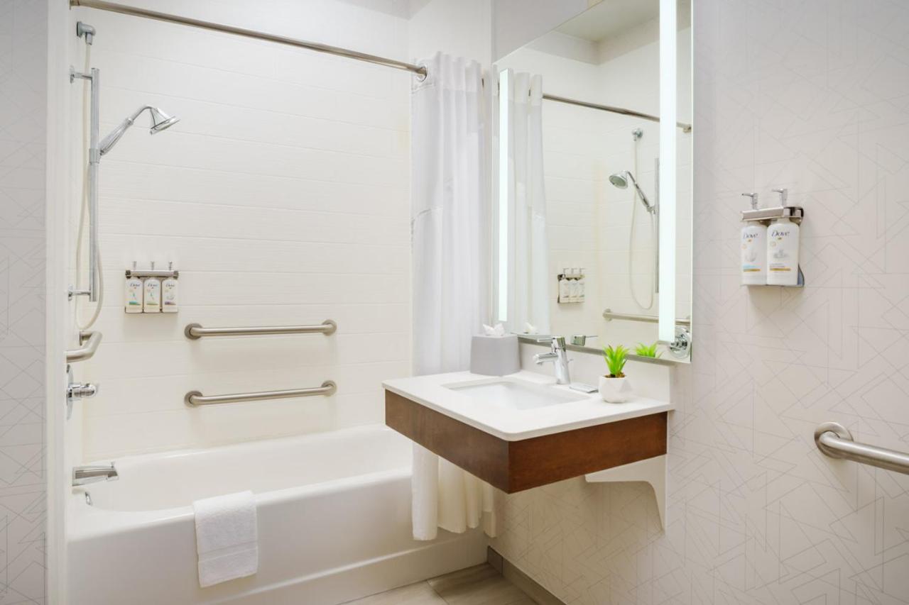 | Holiday Inn Express Irondequoit, an IHG Hotel