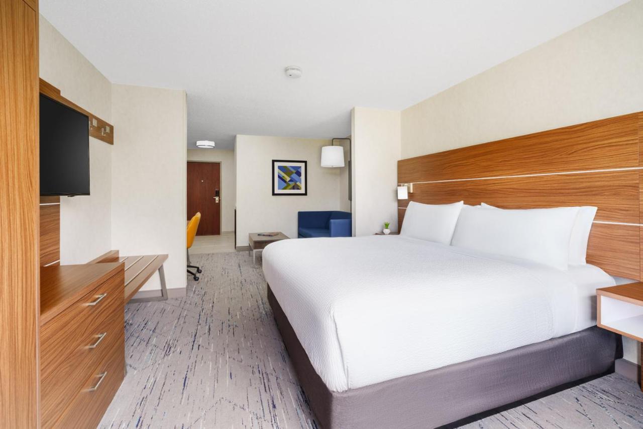 | Holiday Inn Express Irondequoit, an IHG Hotel