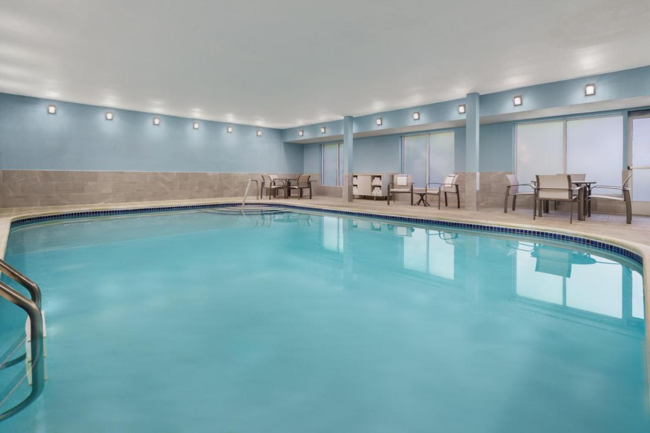 | Holiday Inn Express Irondequoit, an IHG Hotel