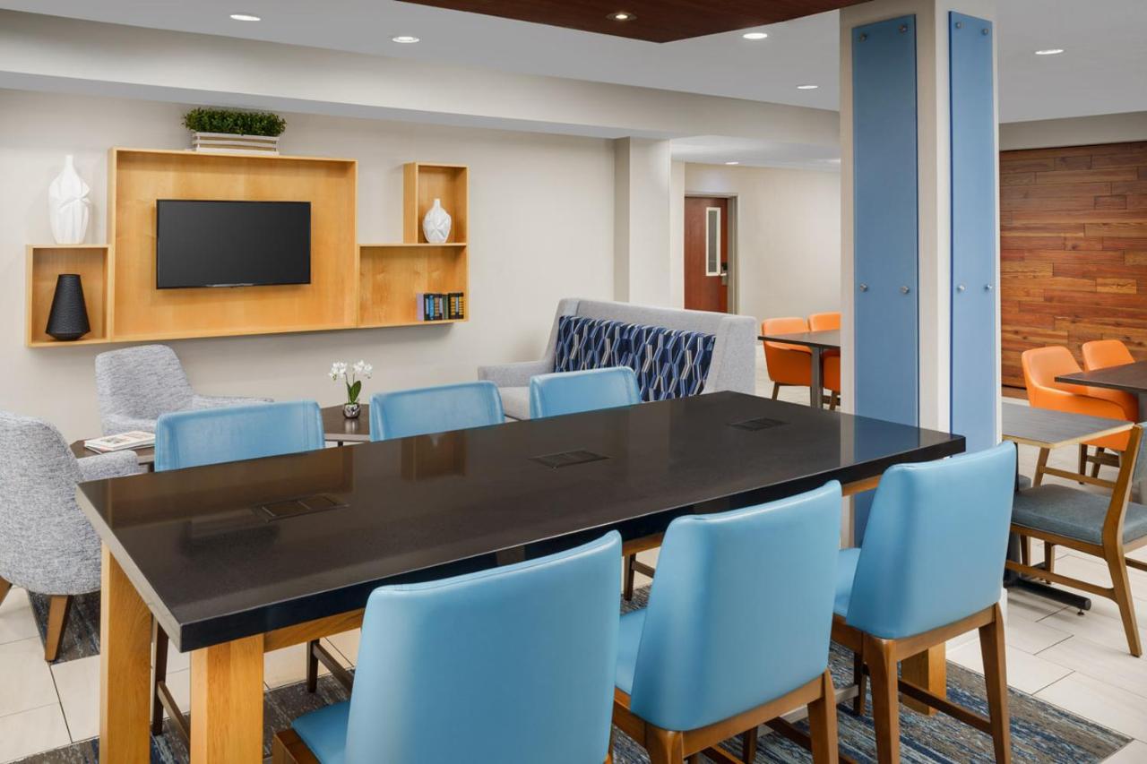 | Holiday Inn Express Irondequoit, an IHG Hotel