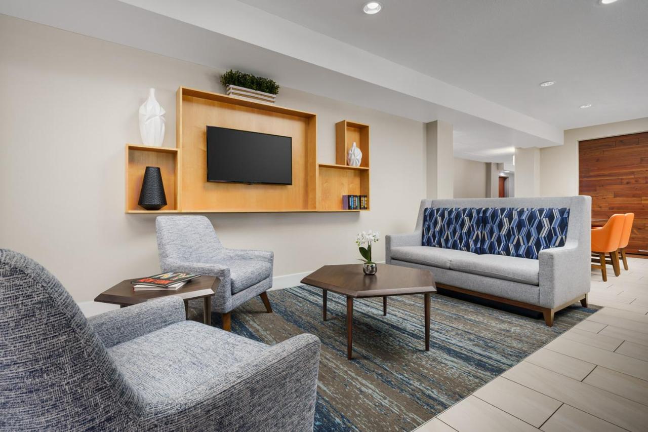 | Holiday Inn Express Irondequoit, an IHG Hotel