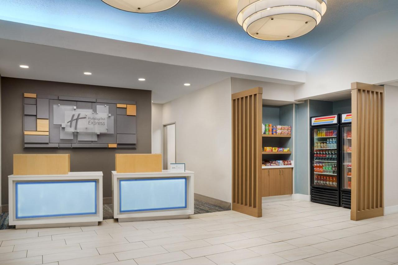 | Holiday Inn Express Irondequoit, an IHG Hotel