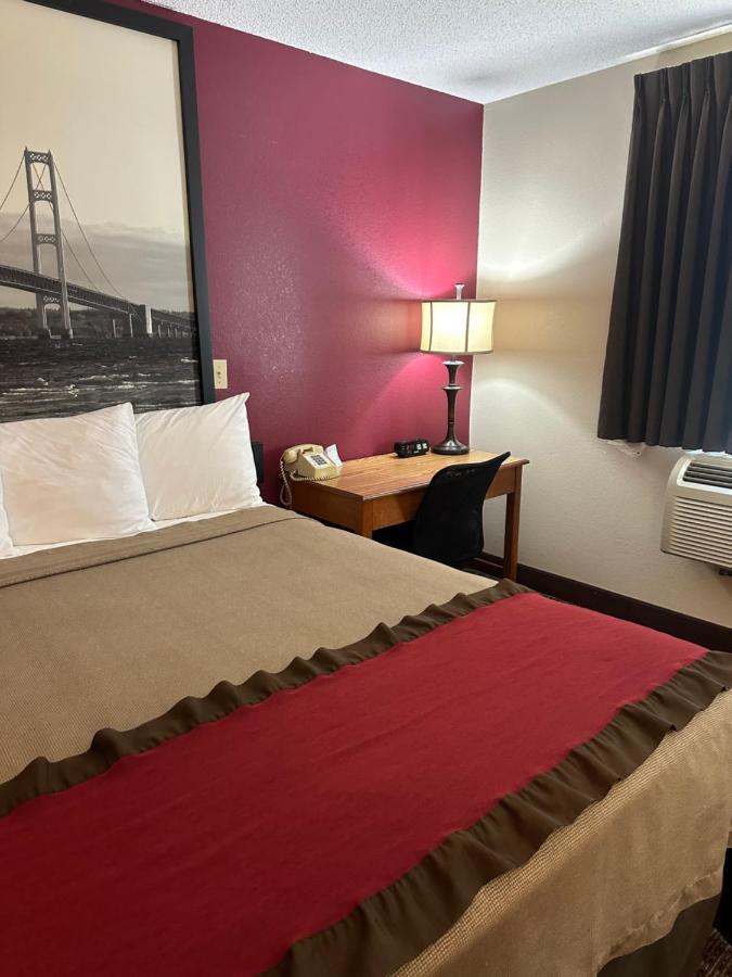 King Room - Mobility Access/Non-Smoking at Super 8 by Wyndham West Branch