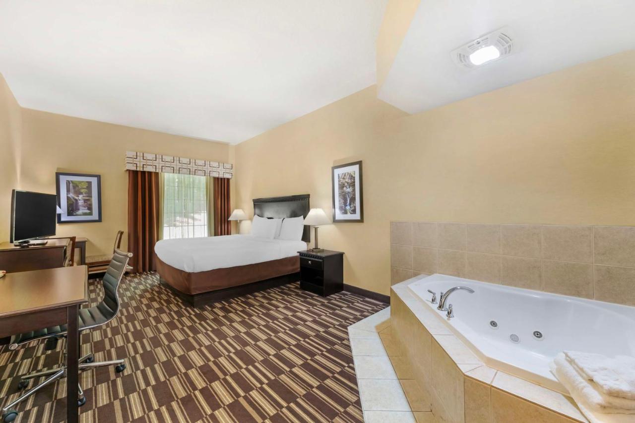 | Best Western PLUS Victor Inn & Suites