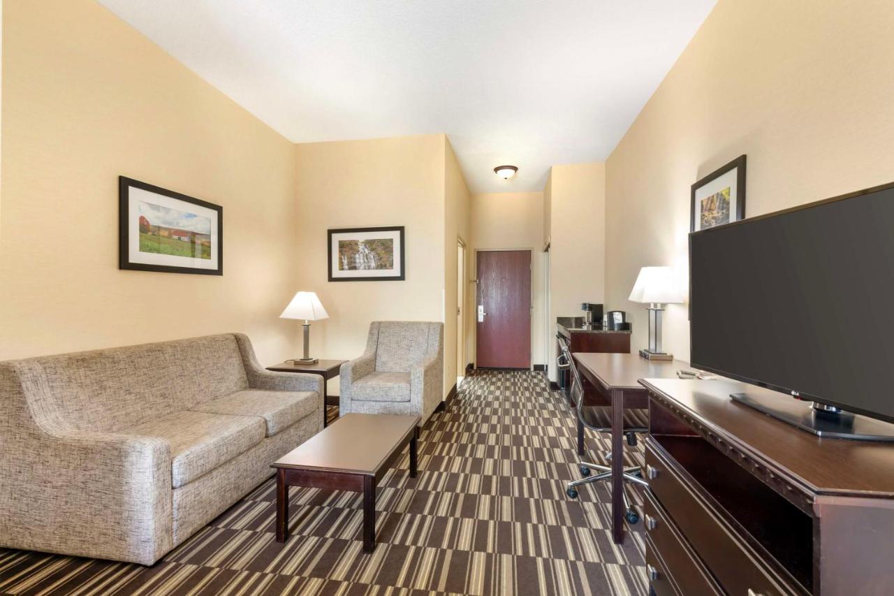 King Suite - Non-Smoking at Best Western Plus Victor Inn & Suites