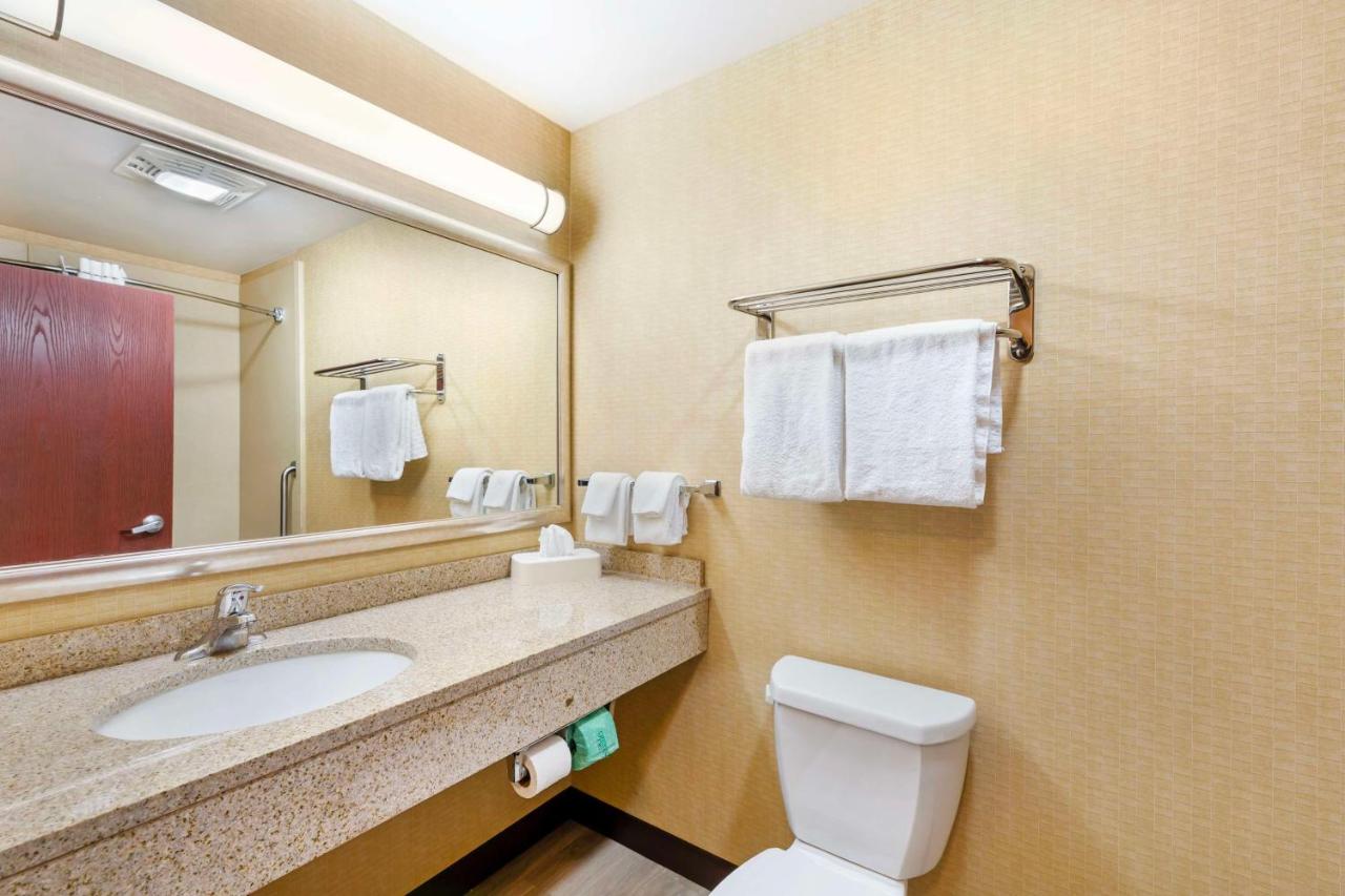 King Room - Mobility Accessible/Non-Smoking at Best Western Plus Victor Inn & Suites