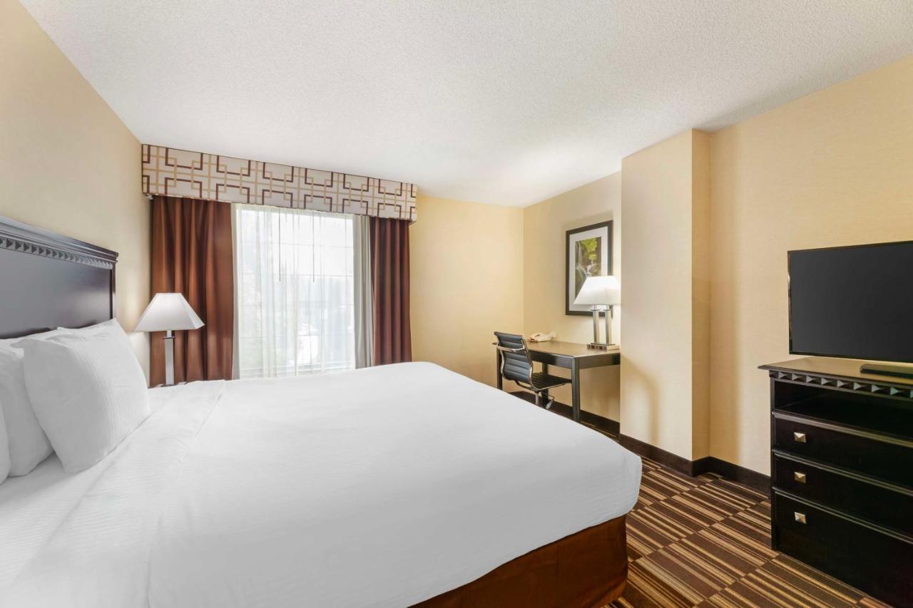 King Room - Mobility Accessible/Non-Smoking at Best Western Plus Victor Inn & Suites