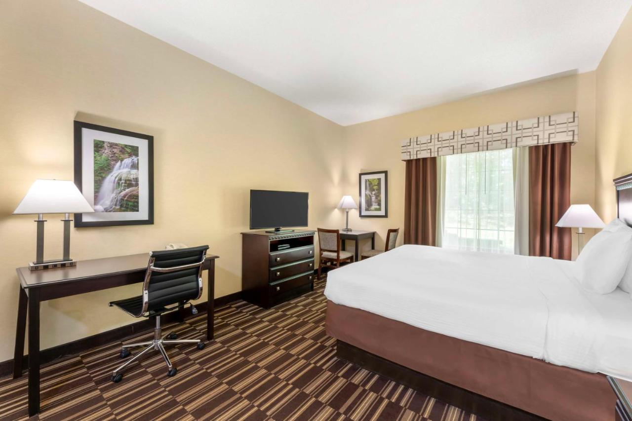 | Best Western PLUS Victor Inn & Suites