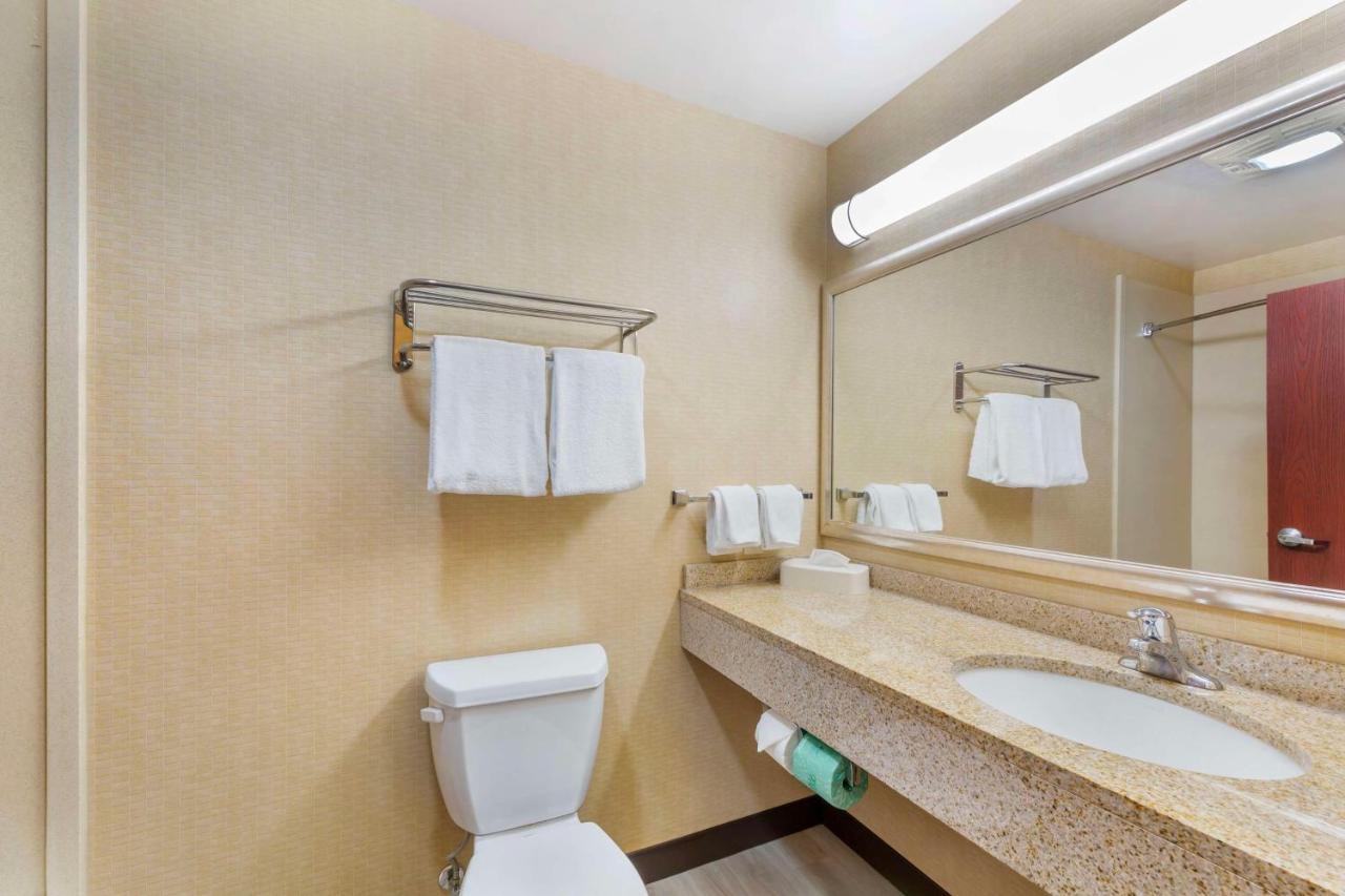 | Best Western PLUS Victor Inn & Suites