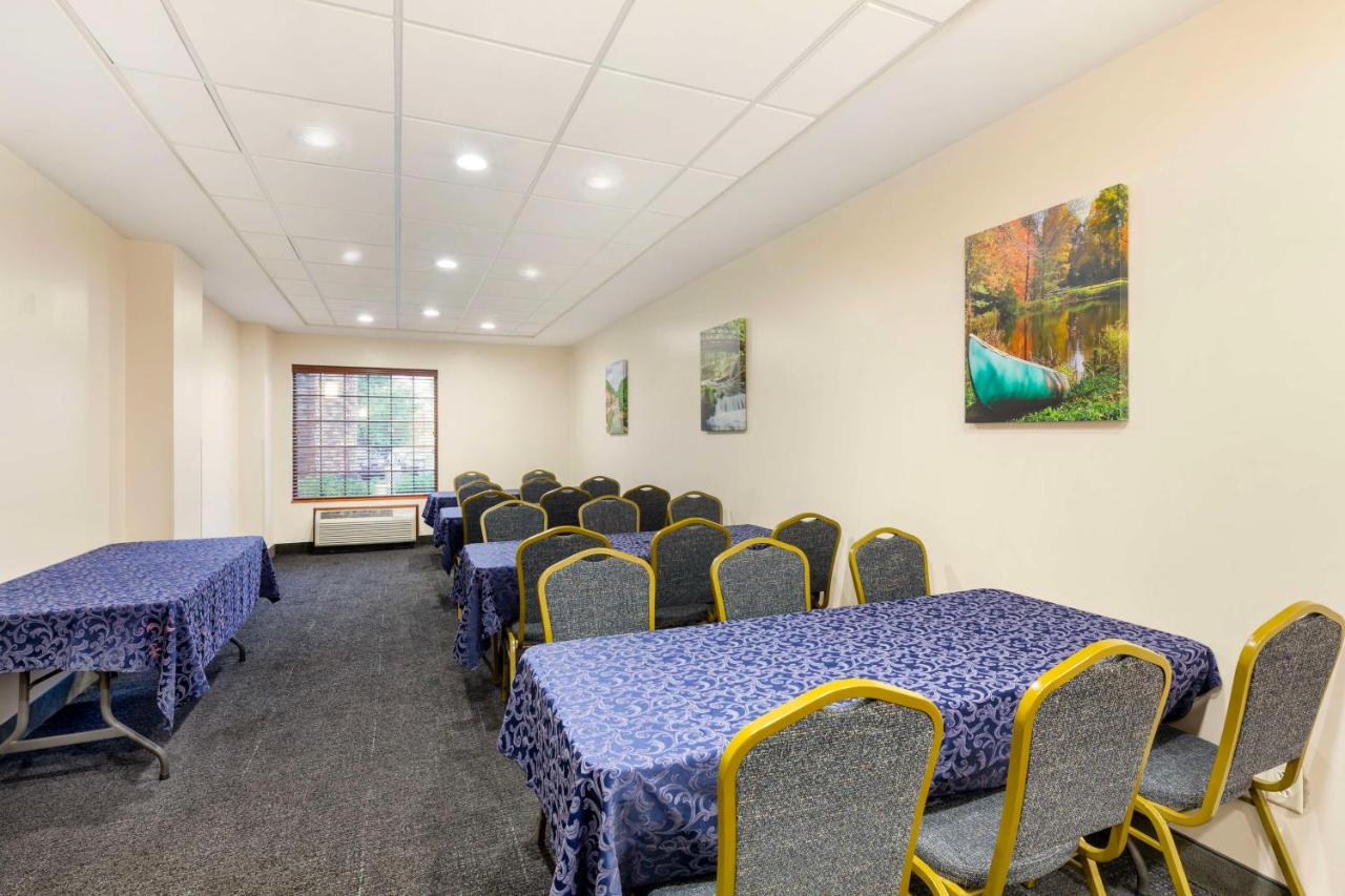| Best Western PLUS Victor Inn & Suites