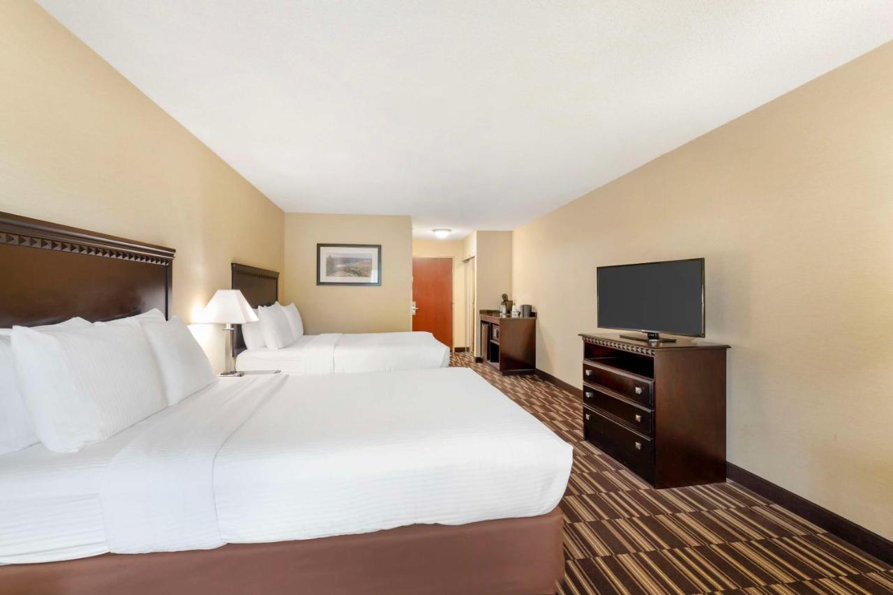 | Best Western PLUS Victor Inn & Suites