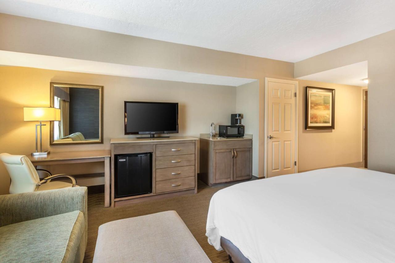 King Room at Best Western Plus CottonTree Inn