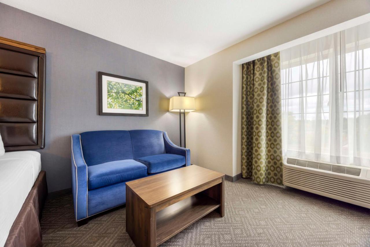 Queen Room with Two Queen Beds - Non-Smoking at Best Western Plus Northwind Inn & Suites