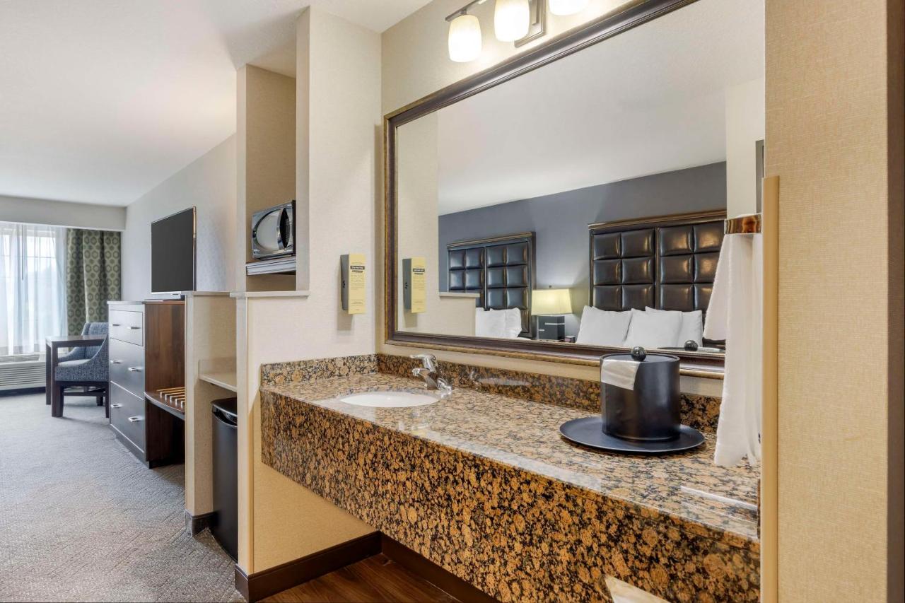Queen Room with Two Queen Beds - Non-Smoking at Best Western Plus Northwind Inn & Suites