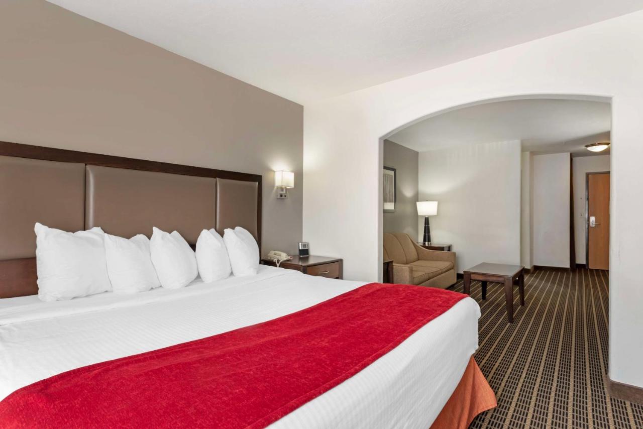King Suite with Sofa Bed at Best Western Plus Eagleridge Inn & Suites