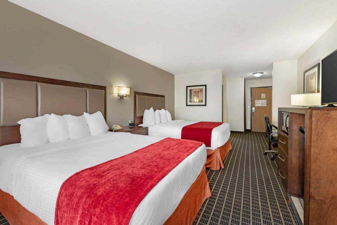 Queen Room with Two Queen Beds and Bathtub - Disability Access at Best Western Plus Eagleridge Inn & Suites