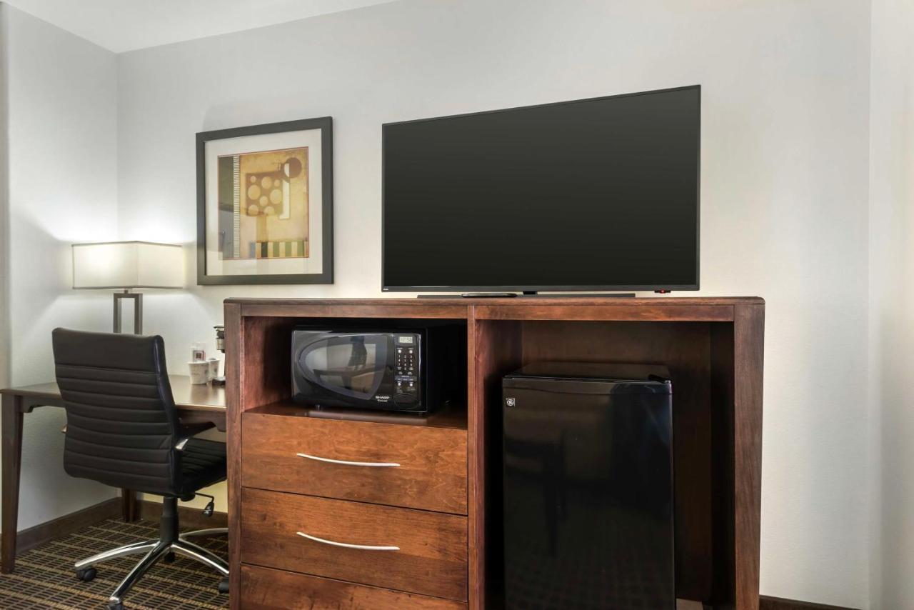 King Suite with Sofa Bed at Best Western Plus Eagleridge Inn & Suites